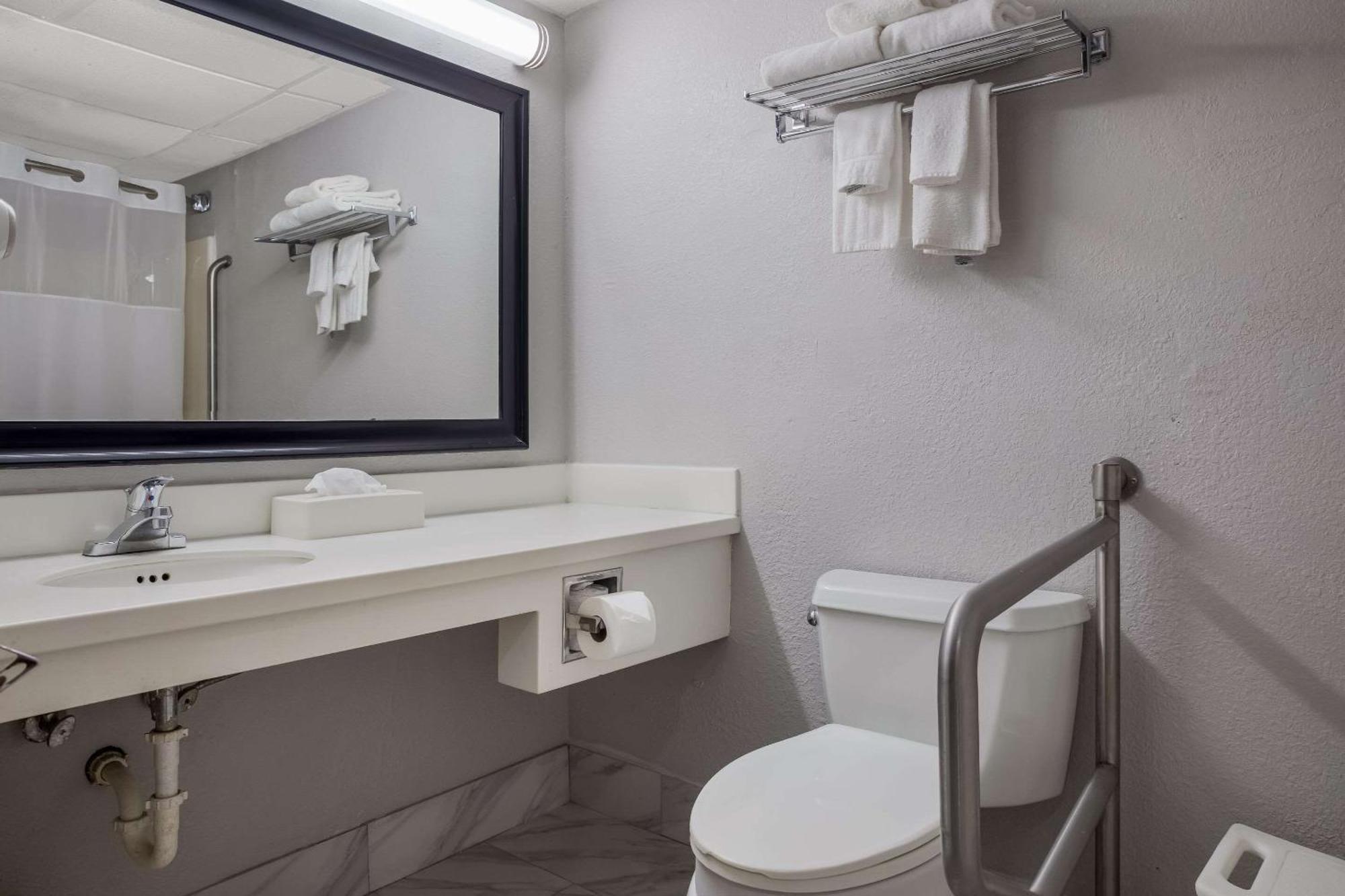 Quality Inn Toledo Exteriör bild